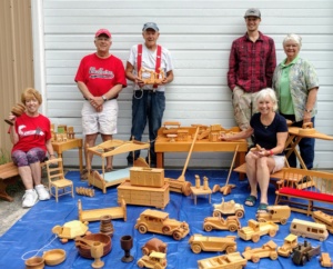Read more about the article Collector Handmade Toys Offered at the Rubber Ducky Day in Bellaire